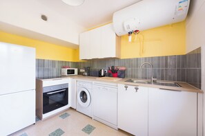 Micro-ondes, four, plaque de cuisson, lave-vaisselle