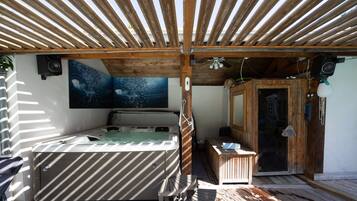 Bain à remous extérieur