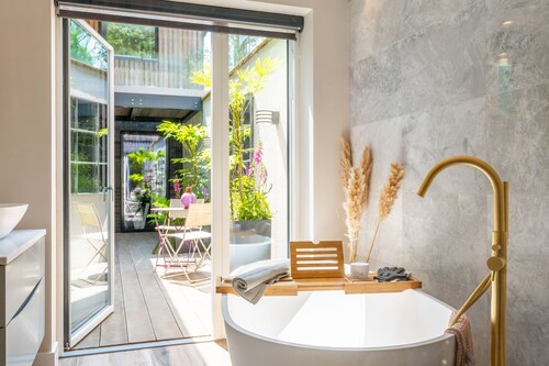 Gamekeeper's Lodge - sleeps 8 guests  in 4 bedrooms