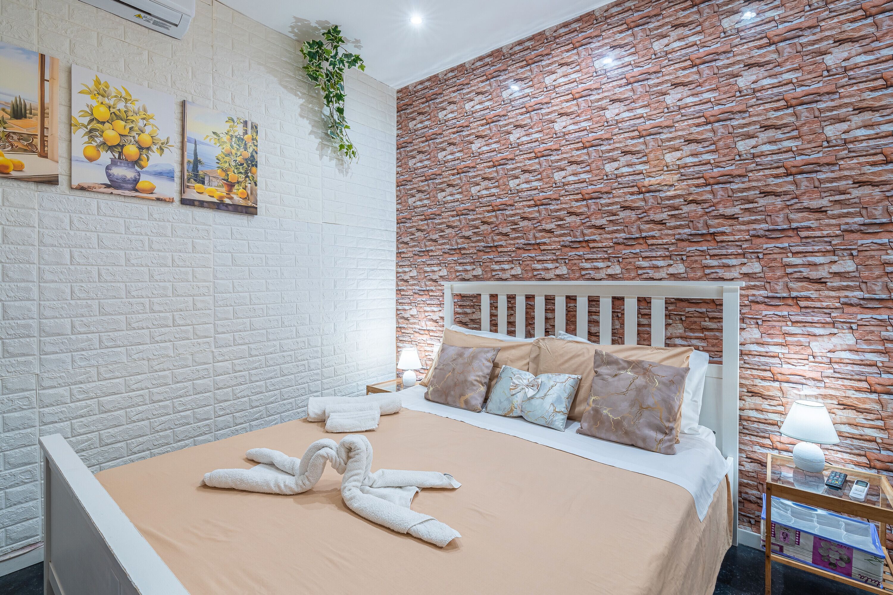 1 slaapkamer, een strijkplank/strijkijzer, wifi, beddengoed