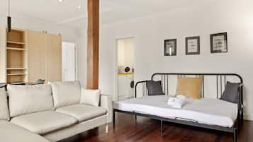 Iron/ironing board, free WiFi, bed sheets