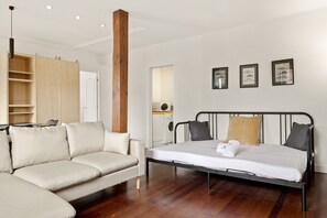 Iron/ironing board, free WiFi, bed sheets