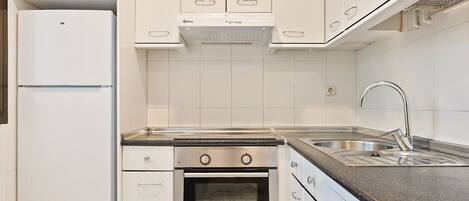 Réfrigérateur, micro-ondes, four, lave-vaisselle