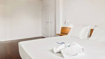 Silitysrauta/-lauta, ilmainen Wi-Fi, vuodevaatteet