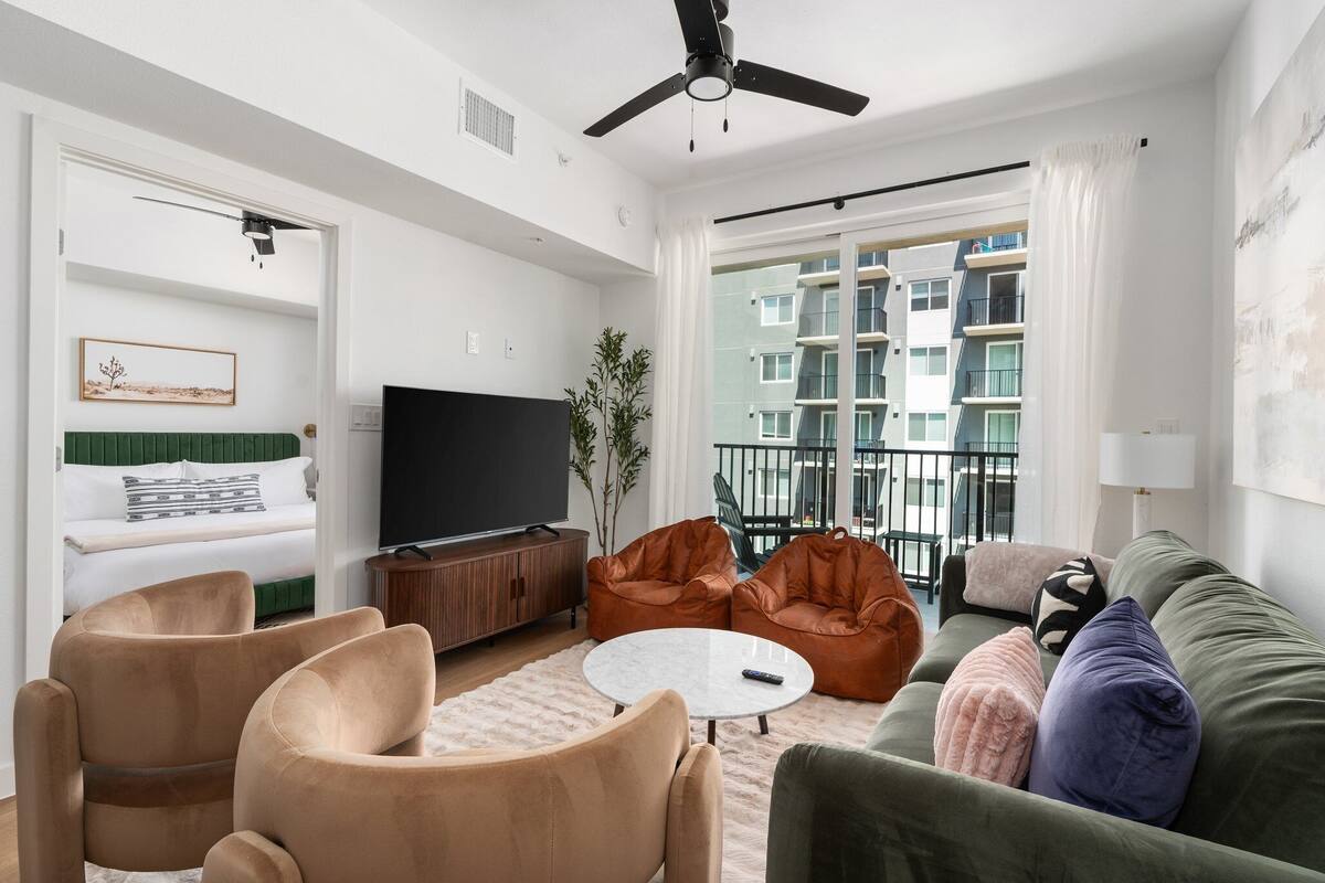 Apartment, 3 Bedrooms, Non Smoking, Kitchen | Living area | 55-inch Smart TV with digital channels, MP3 dock, streaming services