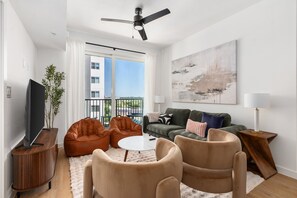 Apartment, 3 Bedrooms, Non Smoking, Kitchen | Living area