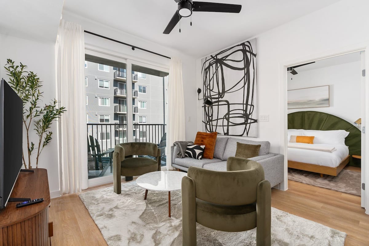 Apartment, 2 Bedrooms, Non Smoking, Kitchen | Living area | 55-inch Smart TV with digital channels, MP3 dock, streaming services
