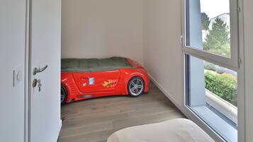 4 slaapkamers, een strijkplank/strijkijzer, gratis wifi, beddengoed