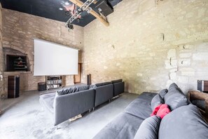 TV, DVD player