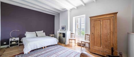 4 bedrooms, iron/ironing board