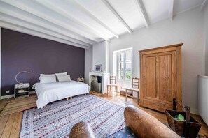 4 Schlafzimmer, Bügeleisen/Bügelbrett