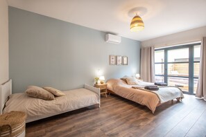 2 slaapkamers, een strijkplank/strijkijzer, gratis wifi, beddengoed