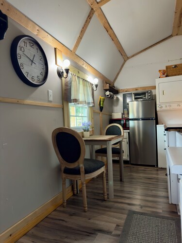 Charming 2-bedroom farmhouse near The Caverns and Woods Reservoir Lake