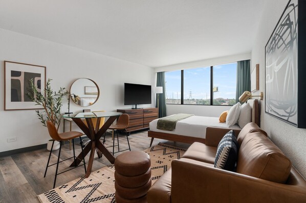 Premium Studio Suite, 1 Queen Bed, Kitchenette - Lodgeur Upper Kirby (Houston)