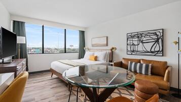 Standard Apartment, 1 Queen Bed, Kitchenette, City View | Property amenity