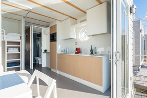 Kühlschrank, Mikrowelle, Ofen, Herdplatte