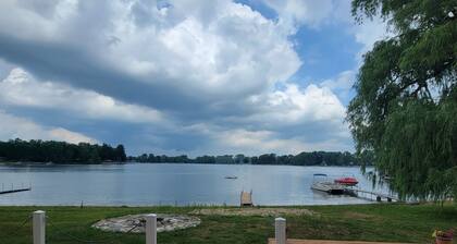 Sunny Dock Rentals LLC- Barefoot Beach Bungalow