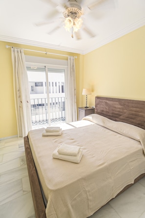 2 chambres, fer et planche à repasser, Wi-Fi gratuit, draps fournis