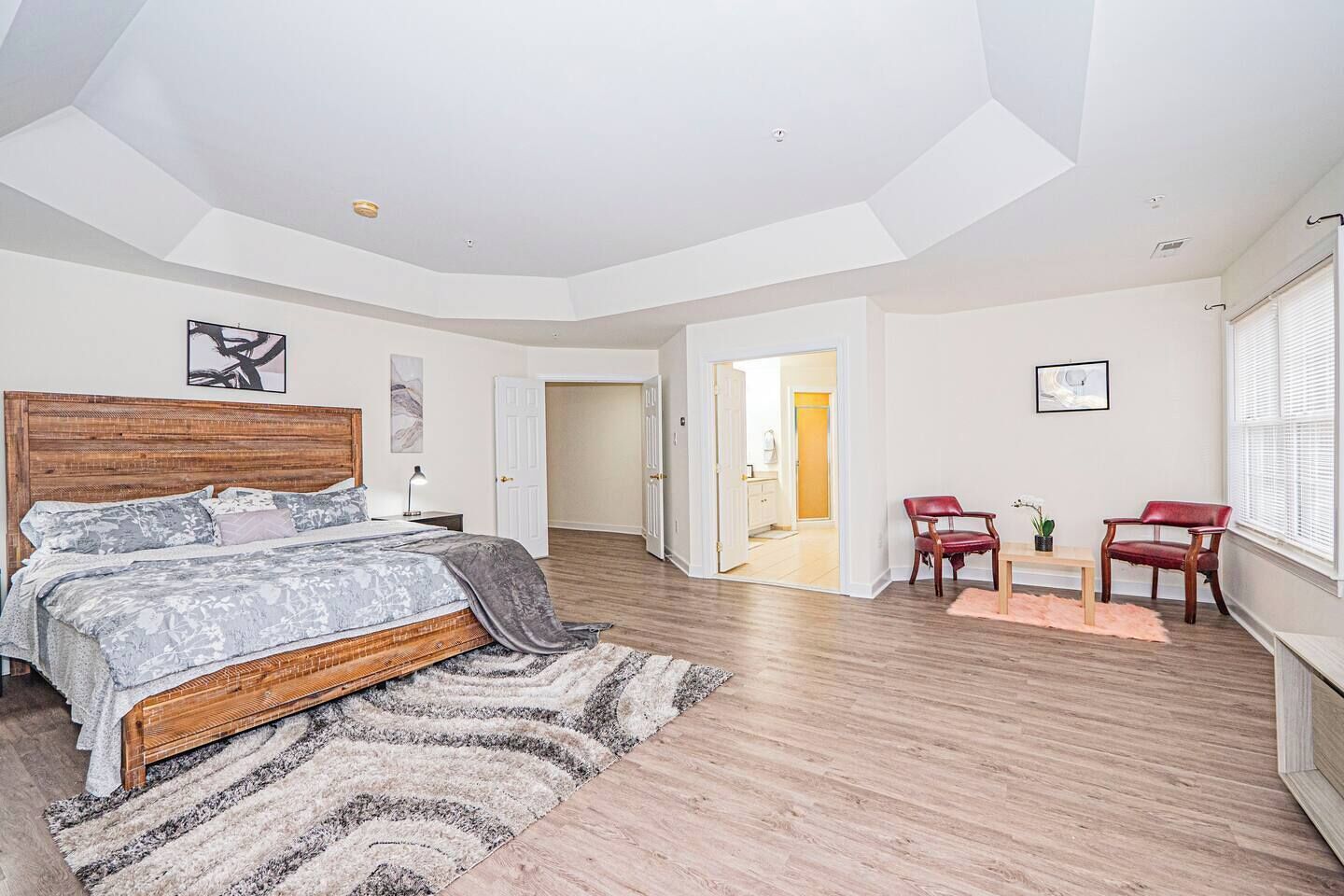 5 soverom, strykejern/-brett, wi-fi og sengetøy