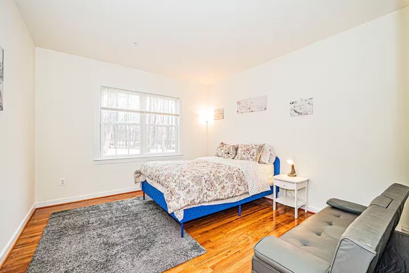 5 habitaciones, tabla de planchar con plancha, wifi y ropa de cama 