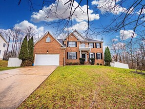 Exterior - Quiet Escape with Easy DC Access-5BRMs Free Parking (Bowie)