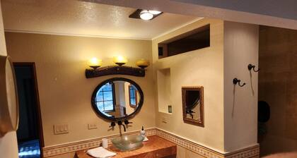 Charming 3-bedroom cabin with WiFi, AC in Pollock Pines