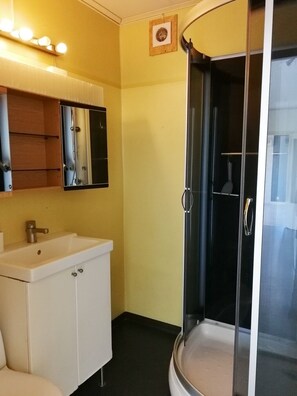 Shower, toilet paper