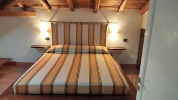 Bureau, fer et planche Ă repasser, Wi-Fi gratuit, draps fournis