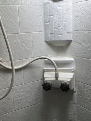 Towels, soap, shampoo, toilet paper