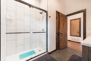 Douche, serviettes fournies