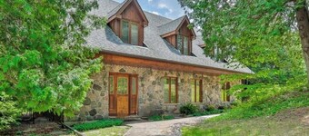 Perfect 10 acres private quiet property for small events. 45 mins from Yorkdale!