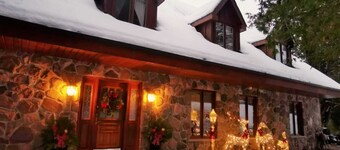 Perfect 10 acres private quiet property for small events & family gatherings