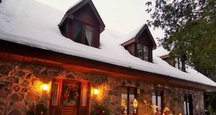 Perfect 10 acres private quiet property for small events & family gatherings