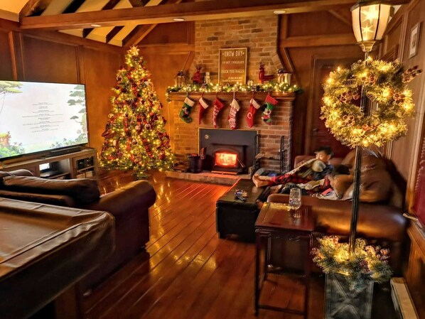 Smart TV, fireplace