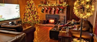 Perfect 10 acres private quiet property for small events & family gatherings