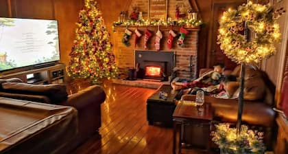 Perfect 10 acres private quiet property for small events & family gatherings
