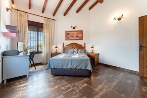 4 soverom, strykejern/-brett og sengetøy