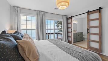 4 bedrooms, desk, iron/ironing board, travel cot