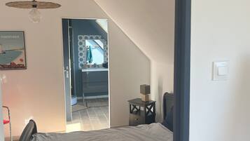 1 slaapkamer, een strijkplank/strijkijzer, wifi, beddengoed