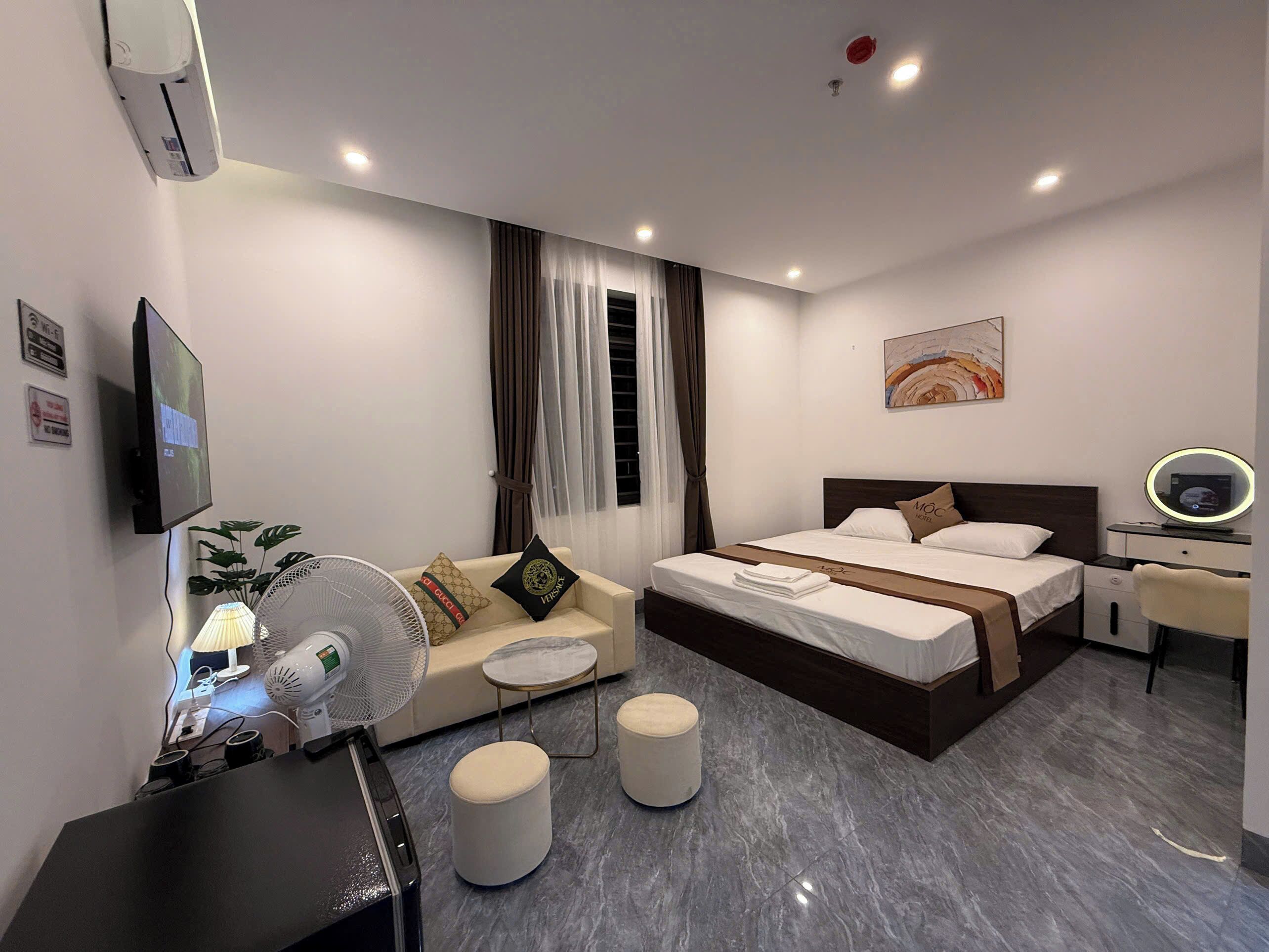 Quarto casal superior | Escrivaninha, Wi-Fi de cortesia