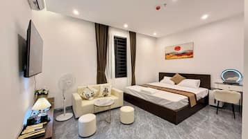 Deluxe Double Room Single Use | Desk, free WiFi
