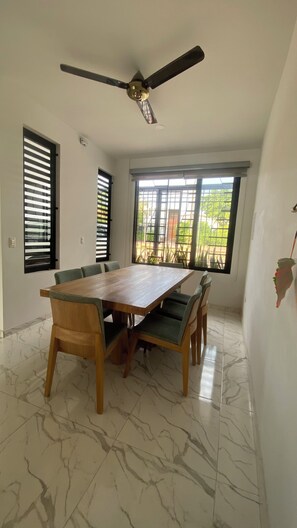 Dining - 4-bedroom house in Colombia, Girardot city, with WiFi, Pool and parking. (Girardot)