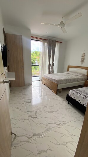 4 bedrooms, desk, iron/ironing board, free WiFi - 4-bedroom house in Colombia, Girardot city, with WiFi, Pool and parking. (Girardot)