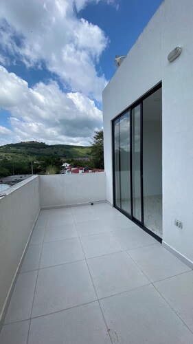 4-bedroom house in Colombia, Girardot city, with WiFi, Pool and parking.