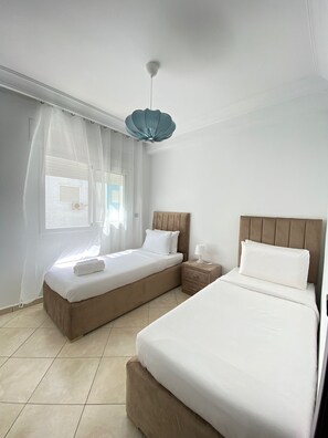 3 chambres, fer et planche à repasser, Wi-Fi gratuit, draps fournis