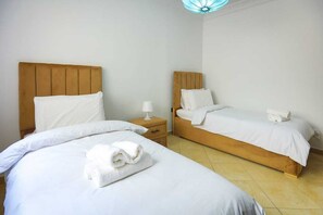 3 bedrooms, iron/ironing board, WiFi, bed sheets