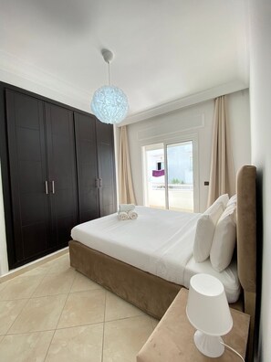 3 bedrooms, iron/ironing board, WiFi, bed sheets