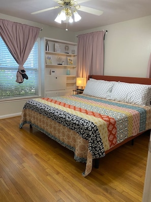 3 bedrooms, iron/ironing board, travel cot, free WiFi - Rice Village Retreat, World Cup 2026 (Houston)