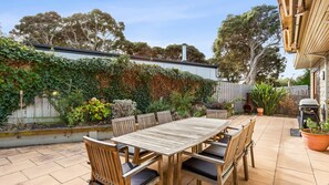 Outdoor dining - Lockington Breeze - Point Lonsdale (Point Lonsdale)