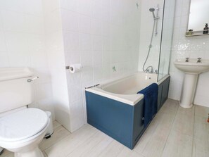 Shower - Coach House Cottage (Haverfordwest)